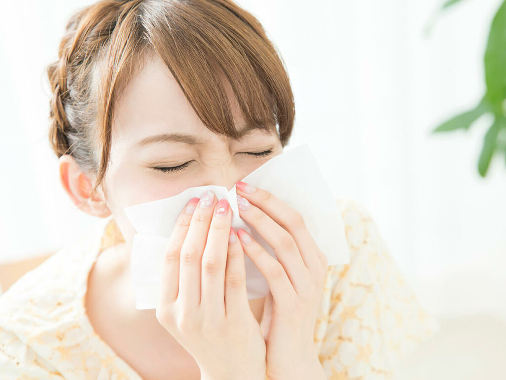 花粉症の女性